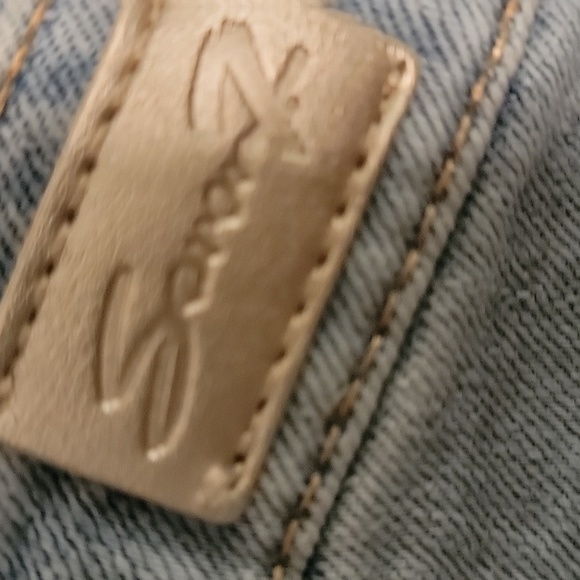 Distressed  👖 jeans - Picture 2 of 4